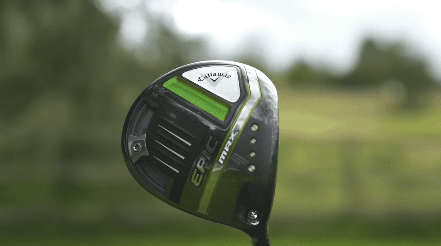 golf diver callaway max in front of blurred field with trees